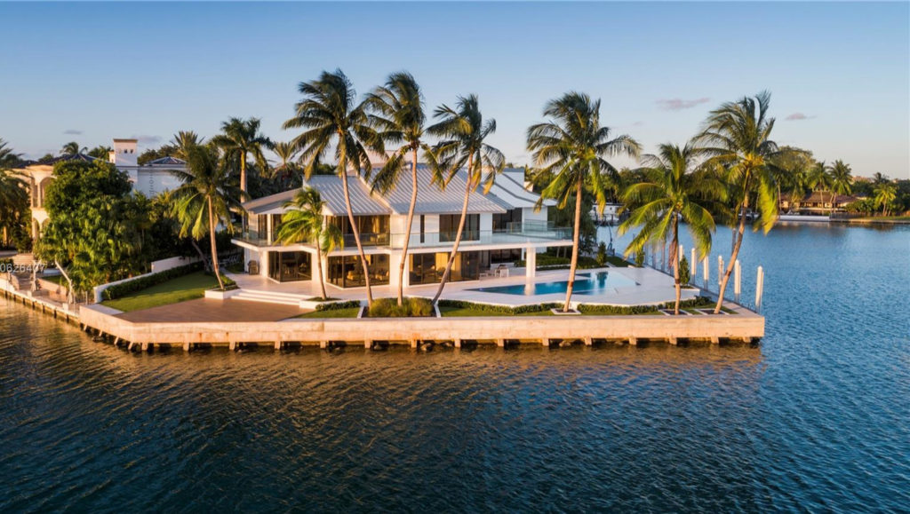 Waterfront Luxury Homes in Key Biscayne